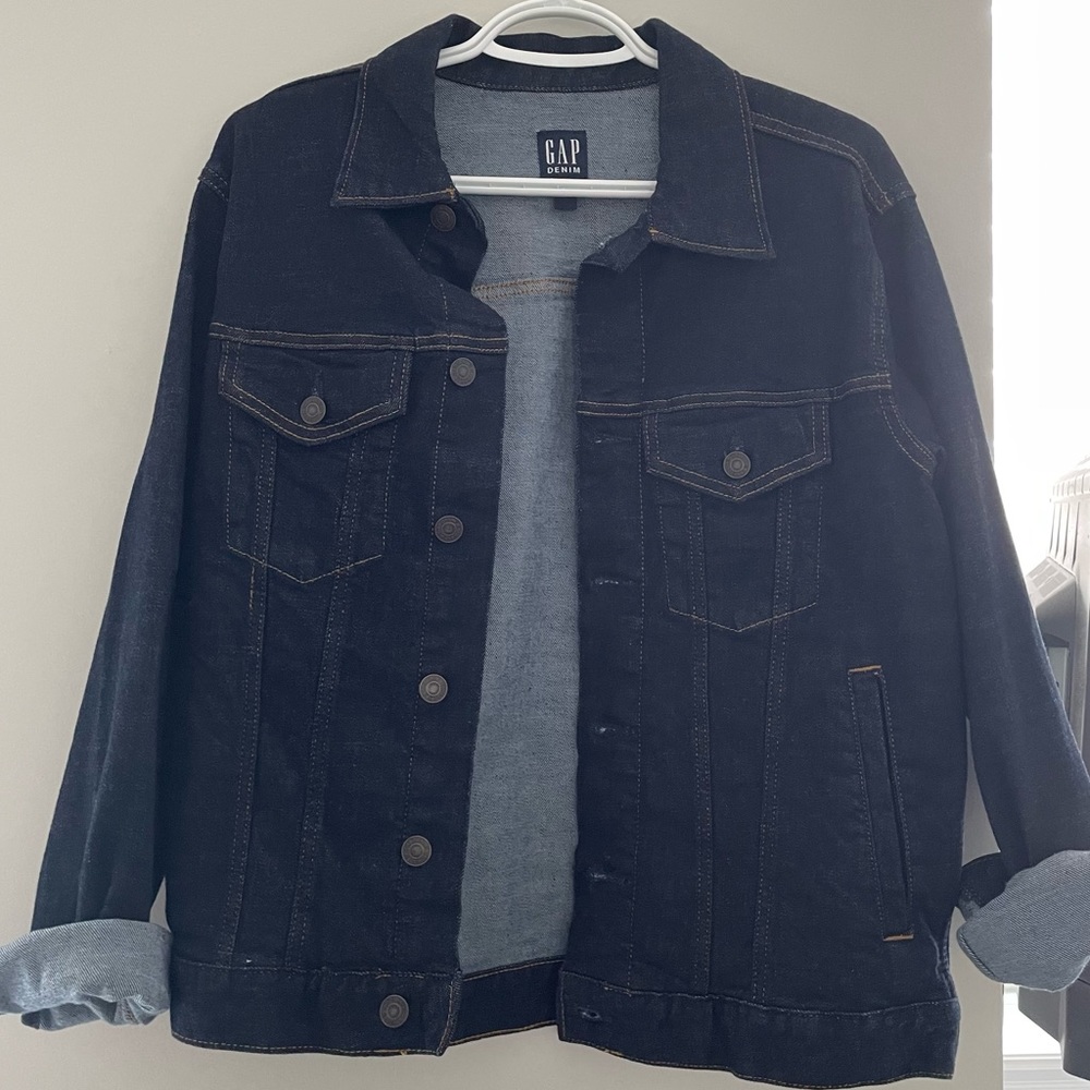 New never worn Gap Demin Jacket made with Gapflex material in size small!